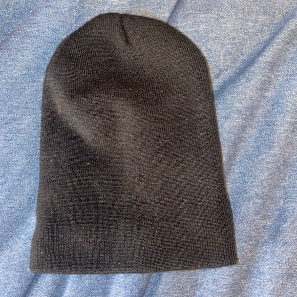 Black true beanie - Picture 4 of 4